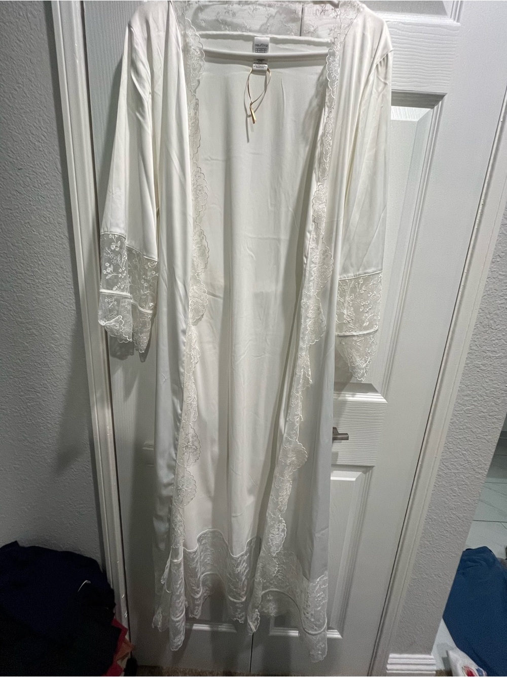 Lace-Trim Robe - Picture 9 of 10